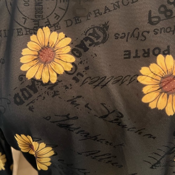 🆕 🌻- MODERN HERO Sunflower 🌻Crop Top - Picture 6 of 13